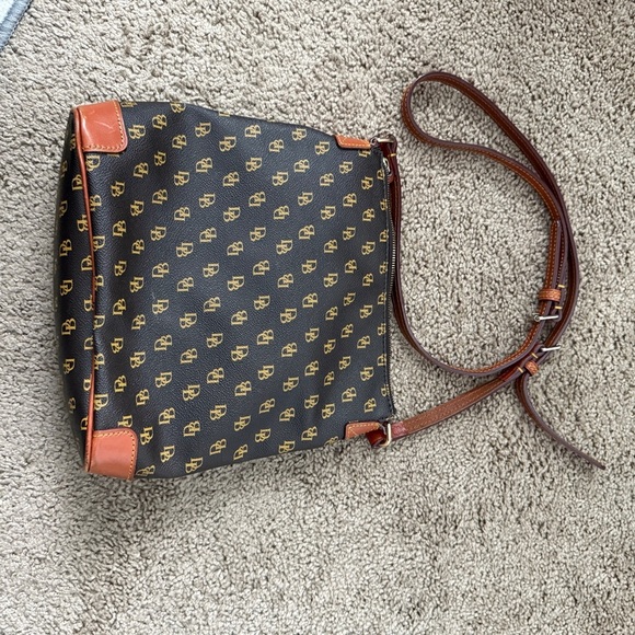 Dooney & Bourke Gretta Adjustable Crossbody Leather top zipper closure - Picture 10 of 12